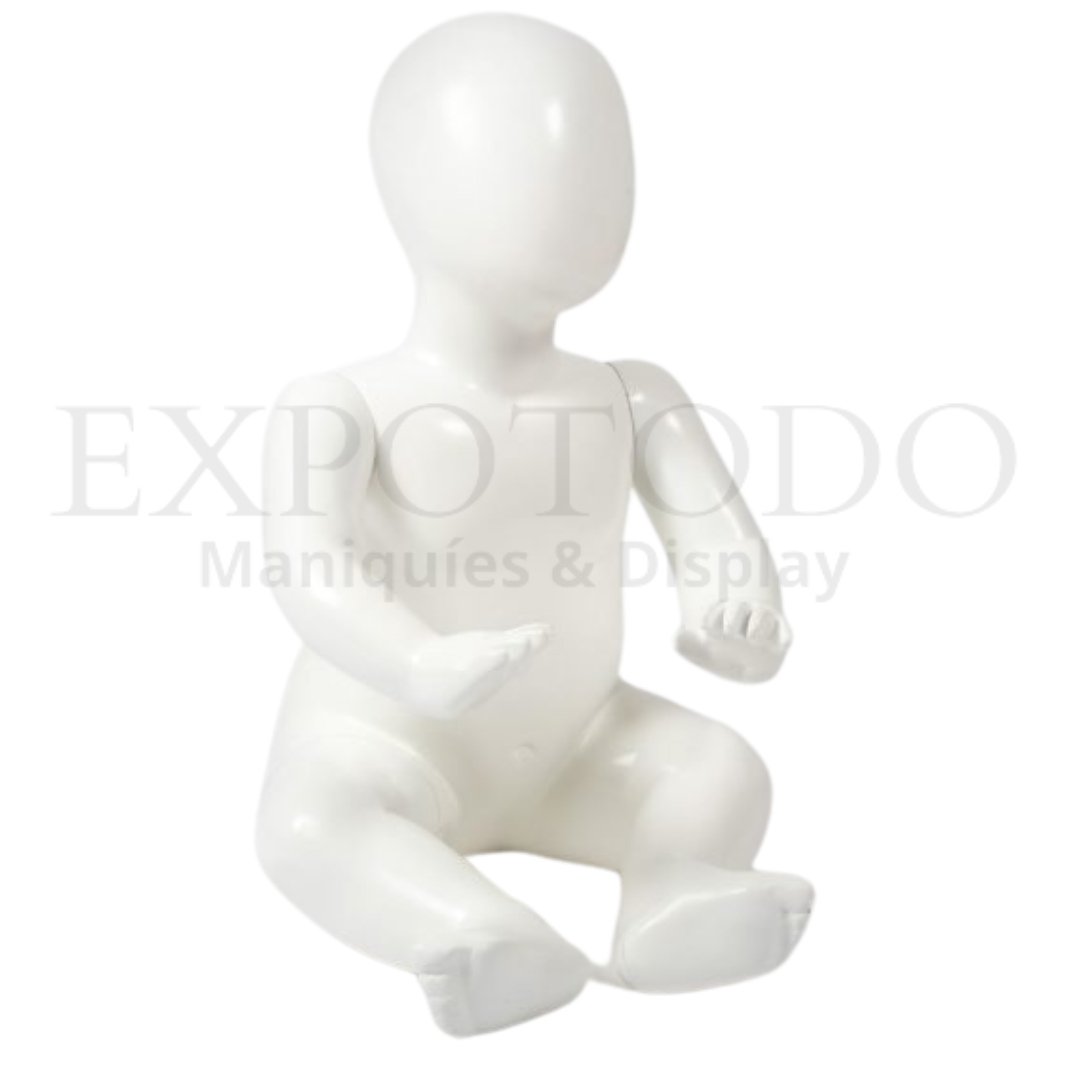 Maniquie 12 meses sentado